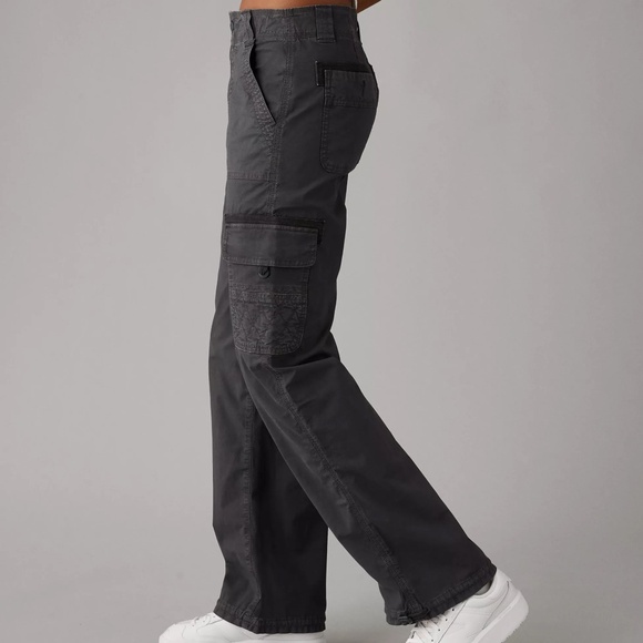 AE Snappy Stretch Convertible Baggy Cargo Jogger - Size 6 - Picture 3 of 6